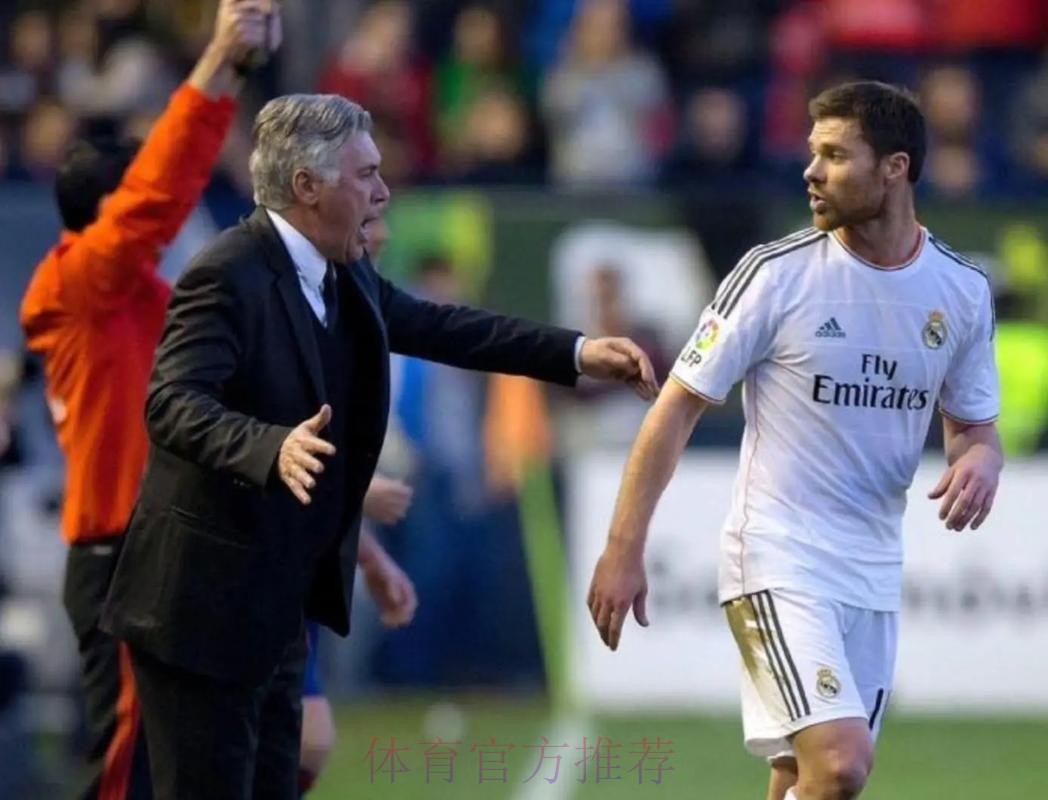 西媒:阿隆索在皇马基地率队训练 与皇马高层会面